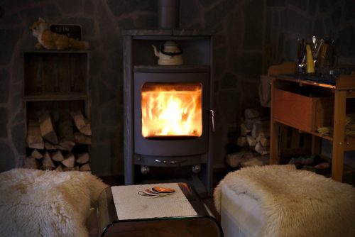 Ofen in der Gaststube - Innenraum | Naturfreundehaus Billtalhöhe | Waldgaststätte | Königstein im Taunus